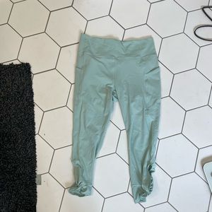 NWT Fabletics sz XL capri leggings